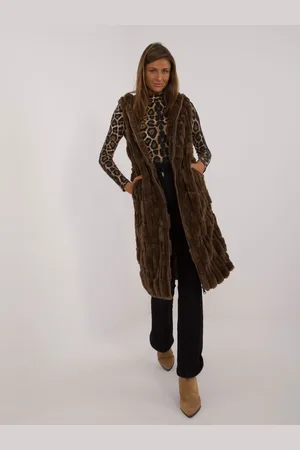 Italy Moda Tmavě béžová midi kožíšková vesta s kapucí AT-KZ-2368-1.08-dark beige