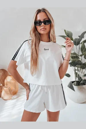 Basics from Amsterdam Bílá dámská krátká souprava s ozdobnou krajkou LOVE SPORT AY1136