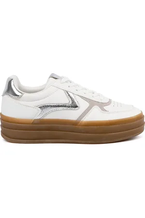 SHELOVET Dámské bílé sneakersy se stříbrnými vsadkami 6486S