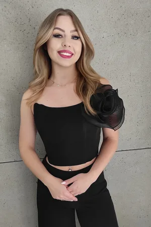 Mia Dresses Černý krátký korzet s růží