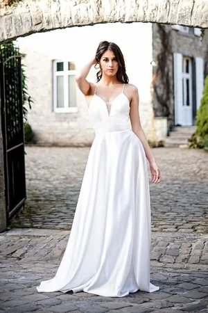 Mia Dresses Bílé lesklé šaty na ramínka