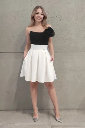 Mia Dresses Smetanová áčková mini sukně