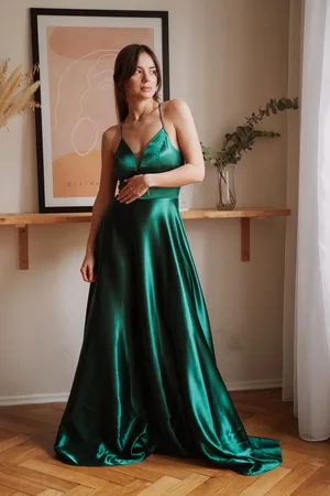 Mia Dresses Smaragdové lesklé šaty na ramínka