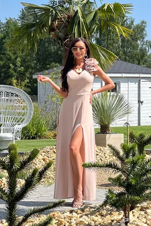 Mia Dresses Béžové společenské šaty s růžemi