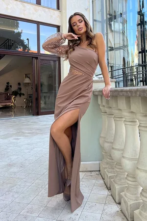 Mia Dresses Hnědé přiléhavé šaty se třpytivým rukávem