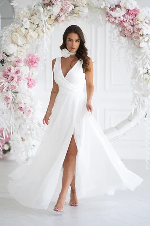 Mia Dresses Bílé společenské šaty s týlní sukní