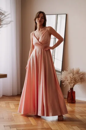 Mia Dresses Pudrové společenské šaty s jemnými flitry