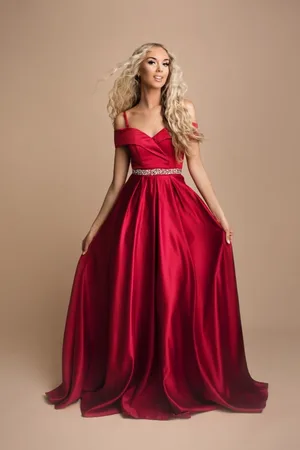 Mia Dresses Červené lesklé šaty s kamínky