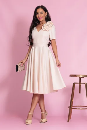 Mia Dresses Béžové midi šaty s růžemi