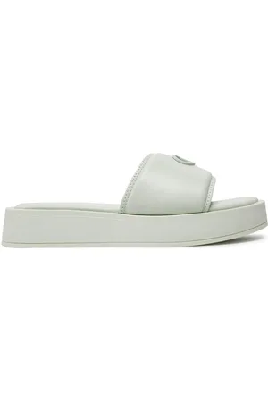 Calvin Klein Nazouváky