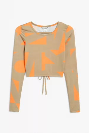 Monki Soft crop top with cut out back - Beige