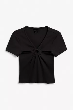 Monki Cut-out crop top with ring detail - Black