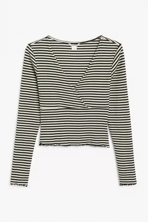 Monki Lettuce hem wrap top - Black