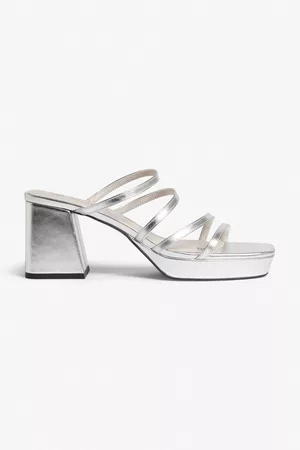 Monki Ženy S otevřenou špičkou - Strappy block heel sandals - Silver