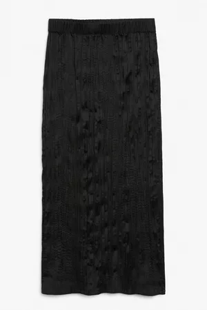 Monki Crinkle maxi skirt - Black