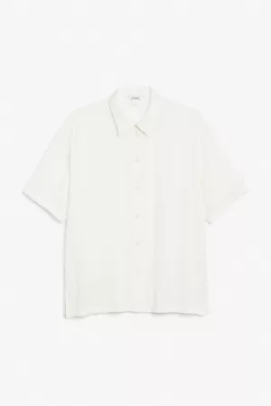 Monki Ženy S krátkým rukávem - Textured short sleeve shirt - White