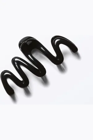 Monki Wavy Hair Claw