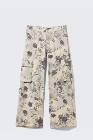 Monki Loose Fit Low Waist Twill Cargo Trousers - Beige