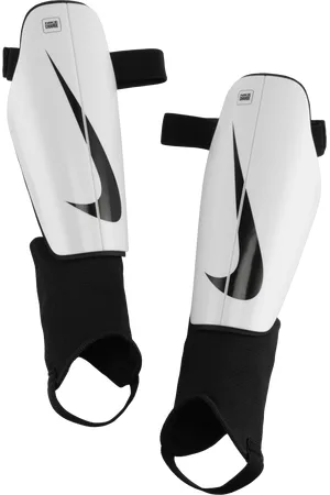 Nike Fotbalové chrániče holení Charge
