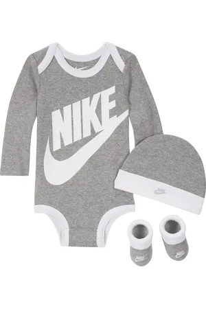 Nike Trojdílná kojenecká souprava (0–6 měsíců)