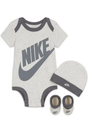 Nike Trojdílná kojenecká souprava (0–6 měsíců)