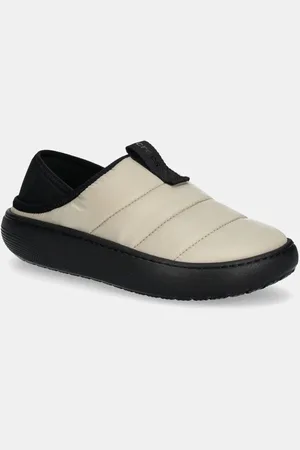 Crocs Pantofle Classic Puff Moc barva