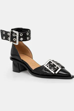Ganni Lodičky Feminine Buckle Open Cut Pump Naplack barva