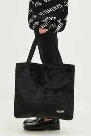 Eastpak Taška Charlie Fuzzy barva