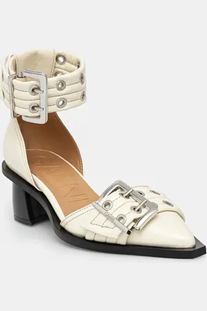 Ganni Lodičky Feminine Buckle Open Cut Pump Naplack barva
