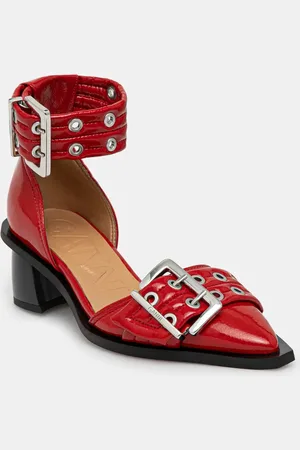 Ganni Lodičky Feminine Buckle Open Cut Pump Naplack barva