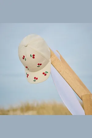 Reserved Kšiltovka s výšivkou