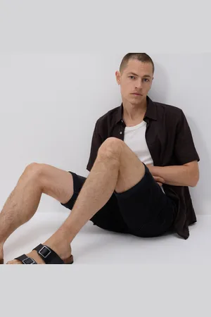 Reserved Šortky slim fit se záhyby