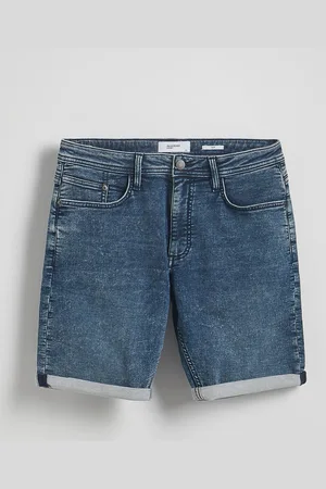 Reserved Šortky slim fit se záhyby