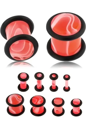 Šperky Eshop Akrylový plug do ucha růžové barvy, mramorový vzor, dvě černé gumičky - Tloušťka : 2,5 mm