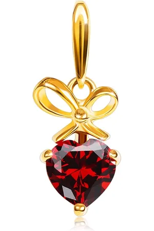 Šperky Eshop Přívěsek ve žlutém 14K zlatě - červené granátové srdíčko s uvázanou mašlí