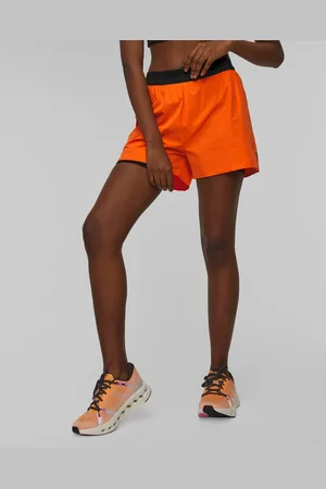 On Running Dámské Běžecké šortky 3" Performance 2-in-1 Short V Oranžovém A Černém Barevném Provedení