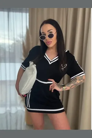 Star Style Športové minišaty s kapucňou IVETA