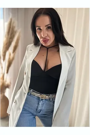 Star Style Čierny top s vypchávkami MAISY