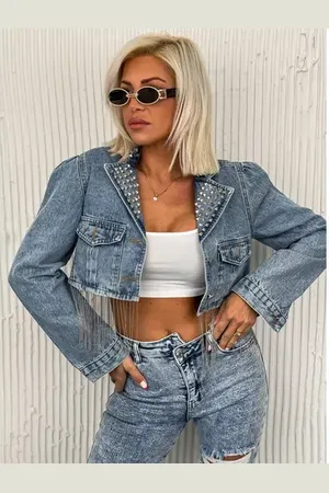 Star Style Krátky denim kabát so striebornými ozdobami CHICA+
