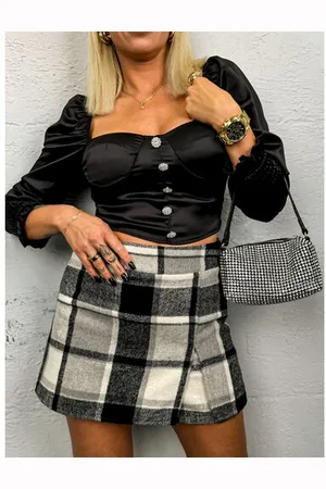 Star Style Čierna saténová crop-blúzka SARIAH+