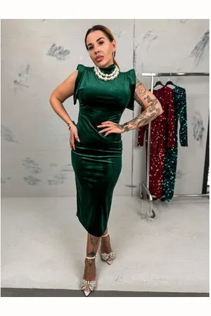 Star Style Dlhé velvet šaty s vypchávkami CHARMISA+