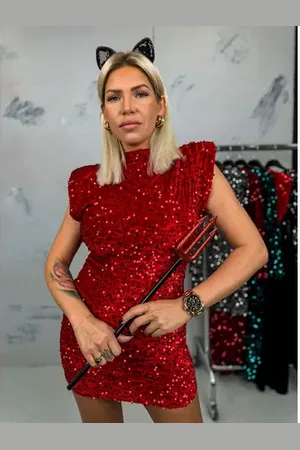 Star Style Velvet šaty zdobené flitrami AMBERLY+