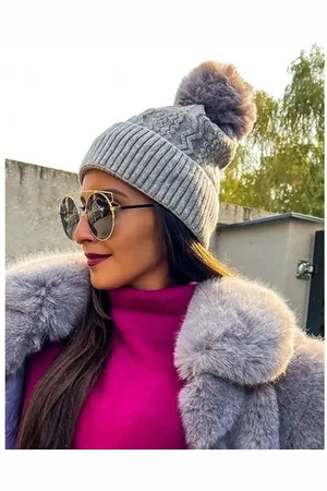 Star Style Teplá čiapka s veľkým brmbolcom NINI+ farba: