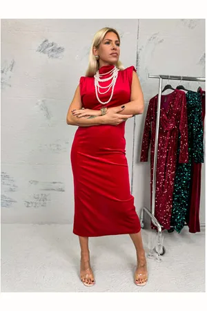 Star Style Dlhé velvet šaty s vypchávkami CHARMISA+