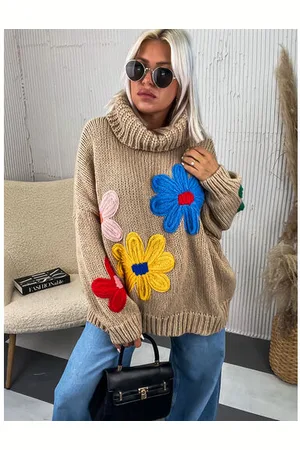 Star Style Elegantný rolák zdobený kvetmi BERYLA+