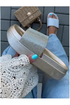 Star Style Zlaté šľapky zdobené kamienkami MAREKA