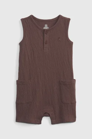 GAP Hnědý baby overal s kapsami