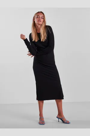 Pieces® Černé žebrované svetrové midišaty Kylie