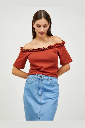 Pieces® Hnědý crop top s odhalenými rameny Leah