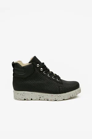 VERO MODA Černé tenisky Tesa